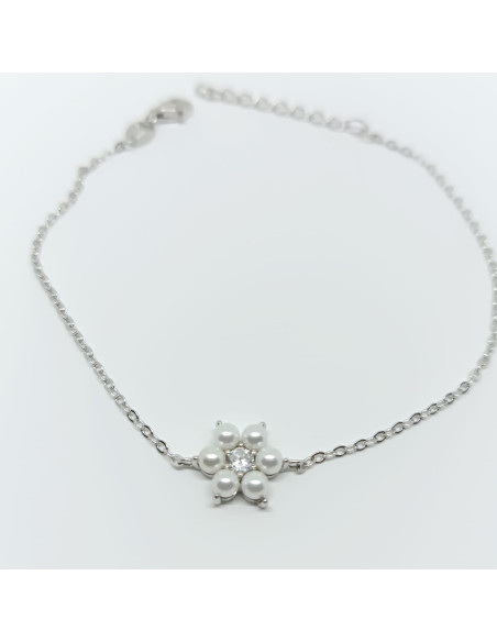 Pulseira com flor em pérolas