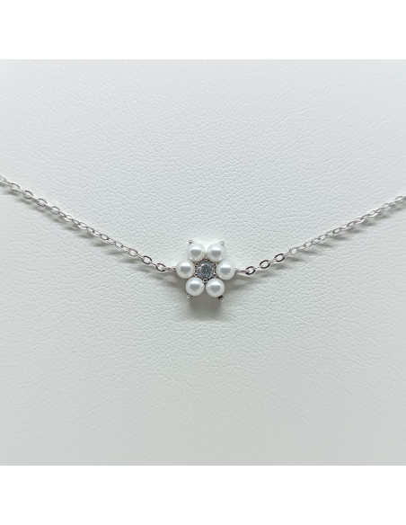 Pulseira com flor em pérolas