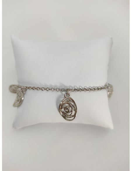 Pulseira com medalhas rendilhada