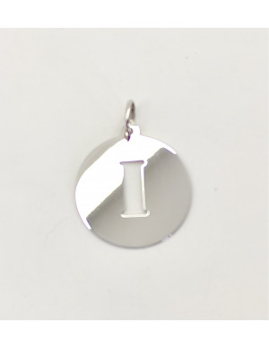 Berloque prata com letra recortada 2