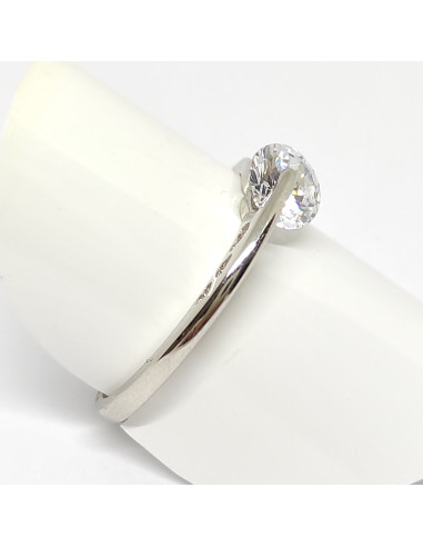 Anel solitário com pedra rotativa