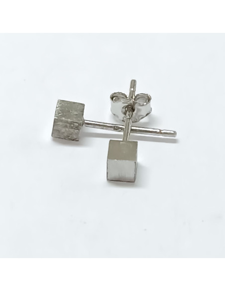 Brinco tornilho cubo acetinado
