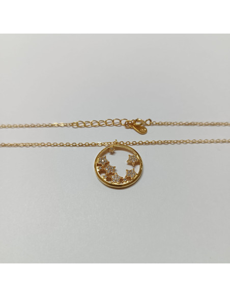 Colar dourado com estrelas