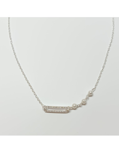 Fio pérolas e centro oval com pedras