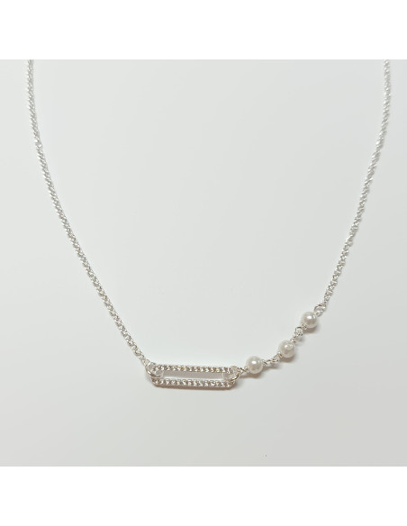 Fio pérolas e centro oval com pedras