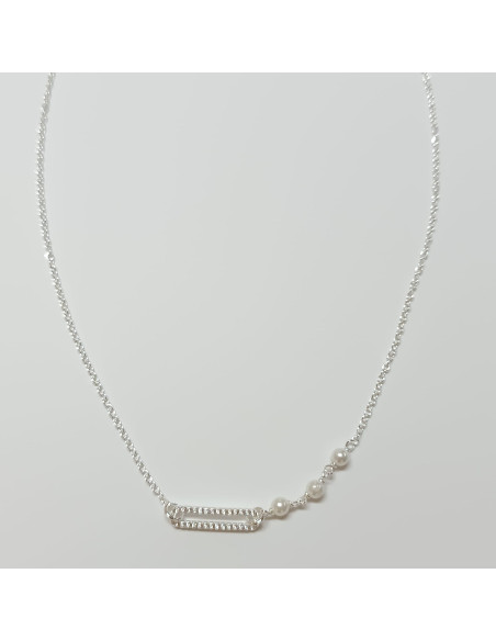 Fio pérolas e centro oval com pedras